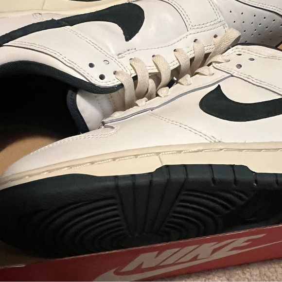 Dunk Low Sz 9.5! - Picture 8 of 8